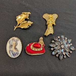 Elegant Vintage Brooch Set Of 5